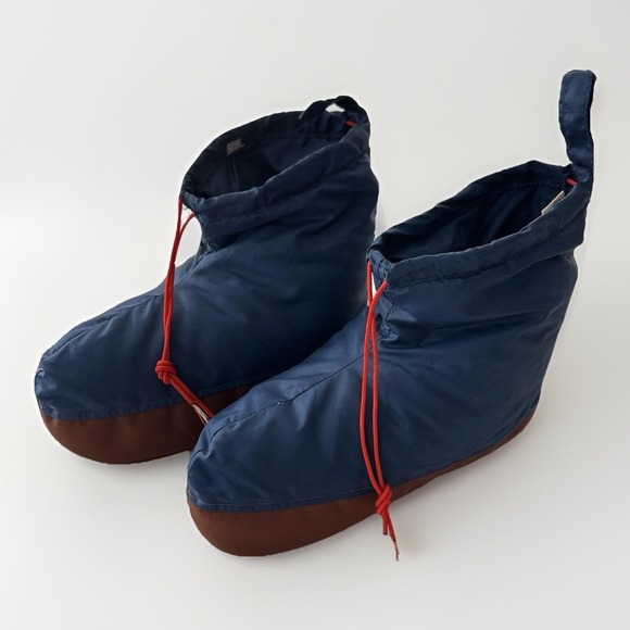 Vtg The North Face Down Booties Medium Lightweight Winter Cozy Snow Camp Travel - Picture 1 of 10